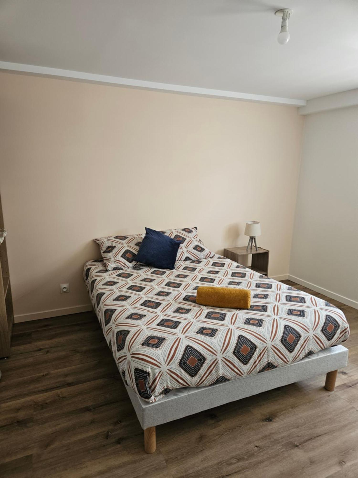 Maison Spacieuse Privatisee Ou A La Chambre - Places De Parking Saint-Michel  Ngoại thất bức ảnh