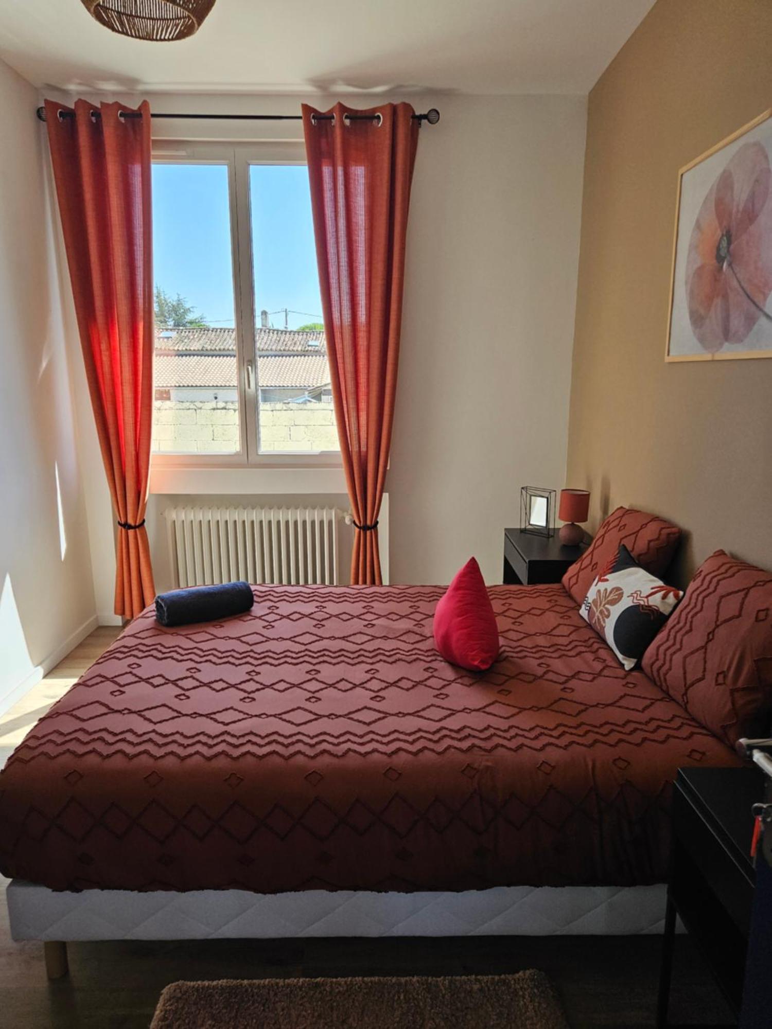 Maison Spacieuse Privatisee Ou A La Chambre - Places De Parking Saint-Michel  Ngoại thất bức ảnh