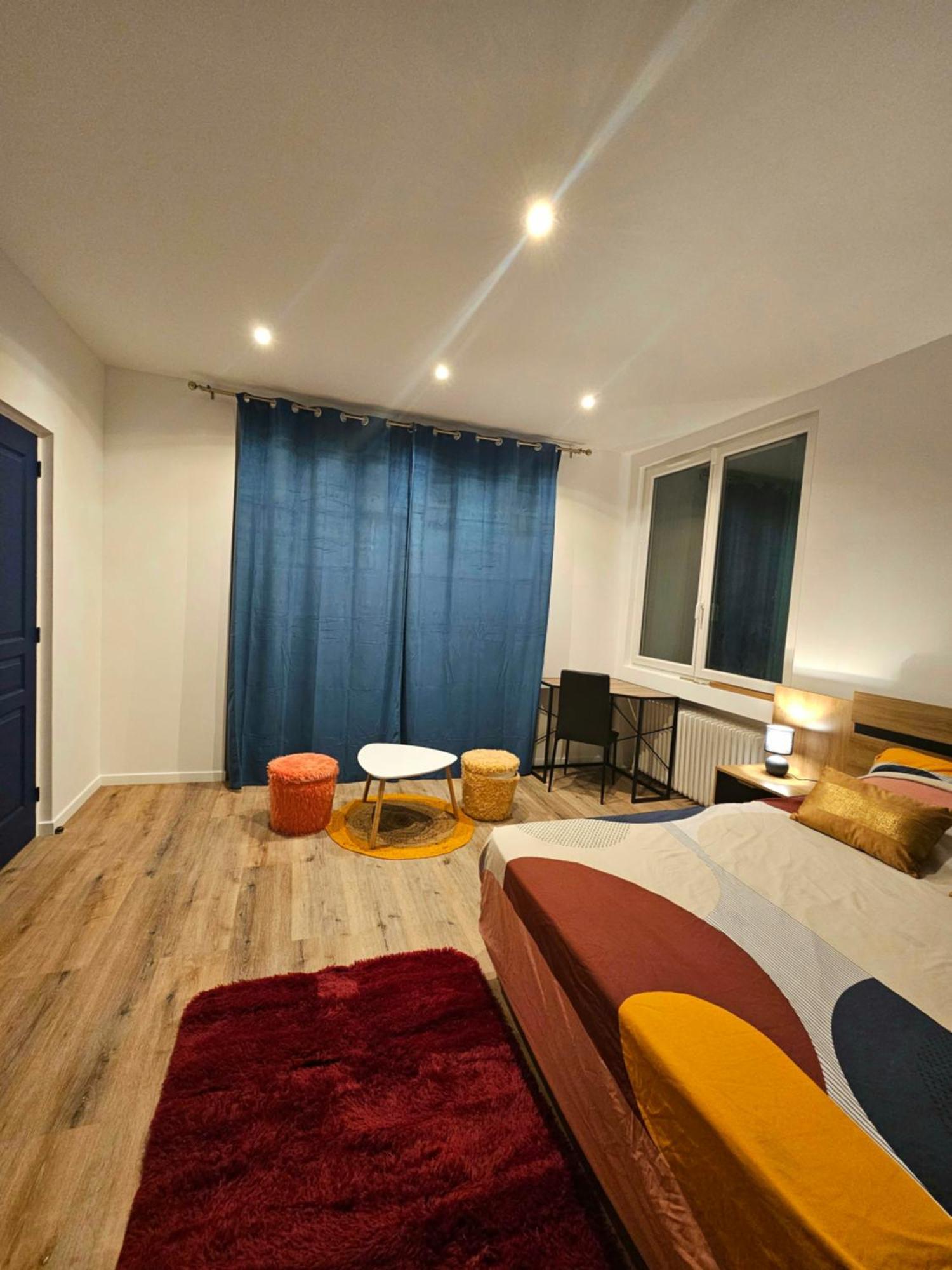 Maison Spacieuse Privatisee Ou A La Chambre - Places De Parking Saint-Michel  Phòng bức ảnh