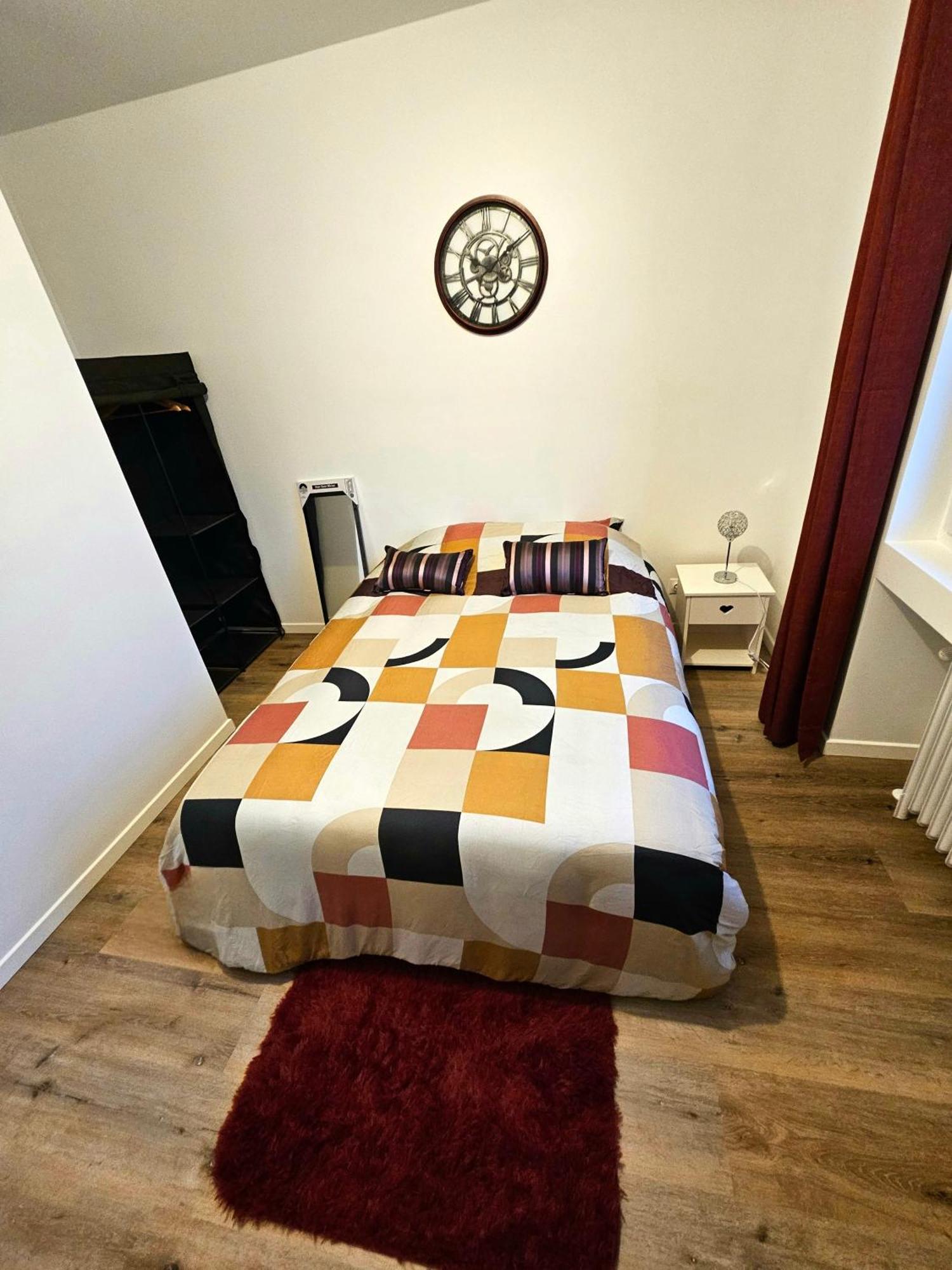 Maison Spacieuse Privatisee Ou A La Chambre - Places De Parking Saint-Michel  Ngoại thất bức ảnh
